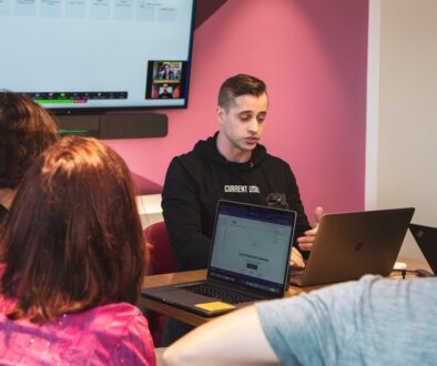 Jakie są korzyści z nauki programowania na odległość?