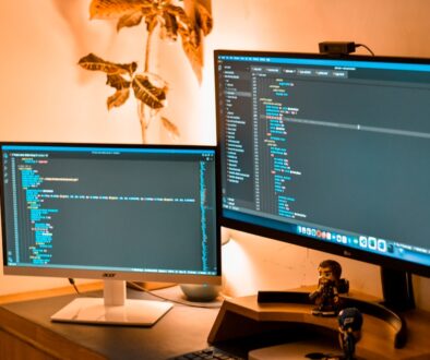 Jak wygląda praca programisty w Polsce - zarobki i perspektywy?